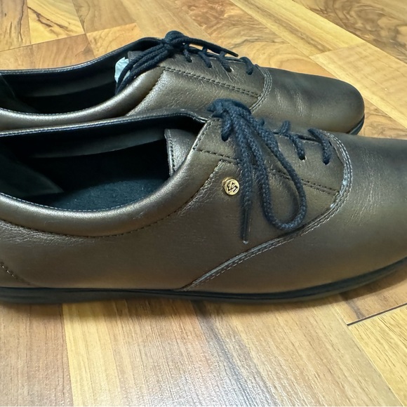 EUC Sz 11 Easy Spirit Anti Gravity metallic brown - Picture 3 of 7